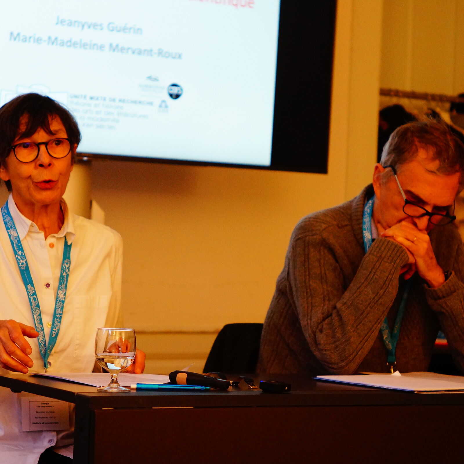 Conférence de Prof. Dr. Marie-Madeleine Mervant-Roux (CNRS/Thalim) et Prof. Dr. Jeanyves Guérin (Sorbonne Nouvelle) lors du colloque « Le corps acteur », Lausanne, 20.11.2021. Photo : © Alberto Roncaccia.