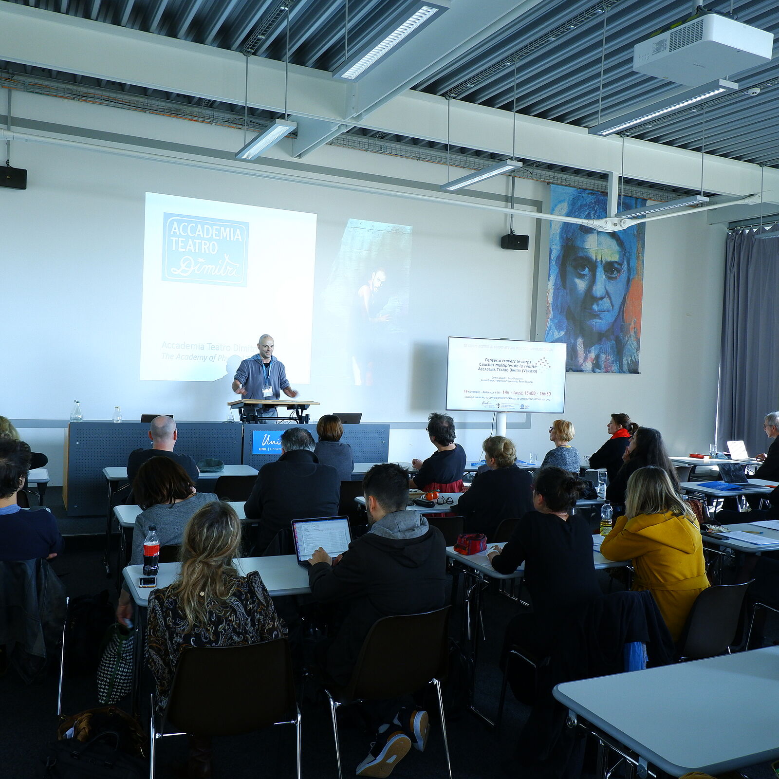 Conférence de Prof. SUPSI Demis Quadri (Accademia Teatro Dimitri et SST) lors du colloque « Le corps acteur », Lausanne, 19.11.2021. Photo : © Sarah Neu.